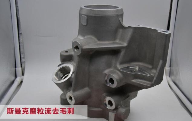 閥體<a href='http://www.bjosjzs.com' target='_blank'><u>交叉孔去毛刺</u></a>，是令人十分苦惱的事情。一來(lái)閥體交叉孔多，二來(lái)交叉孔毛刺不像表面毛刺那樣容易接觸，所以，如果用人工對(duì)閥體<a href='http://www.bjosjzs.com' target='_blank'><u>交叉孔去毛刺</u></a>，十分緩慢。